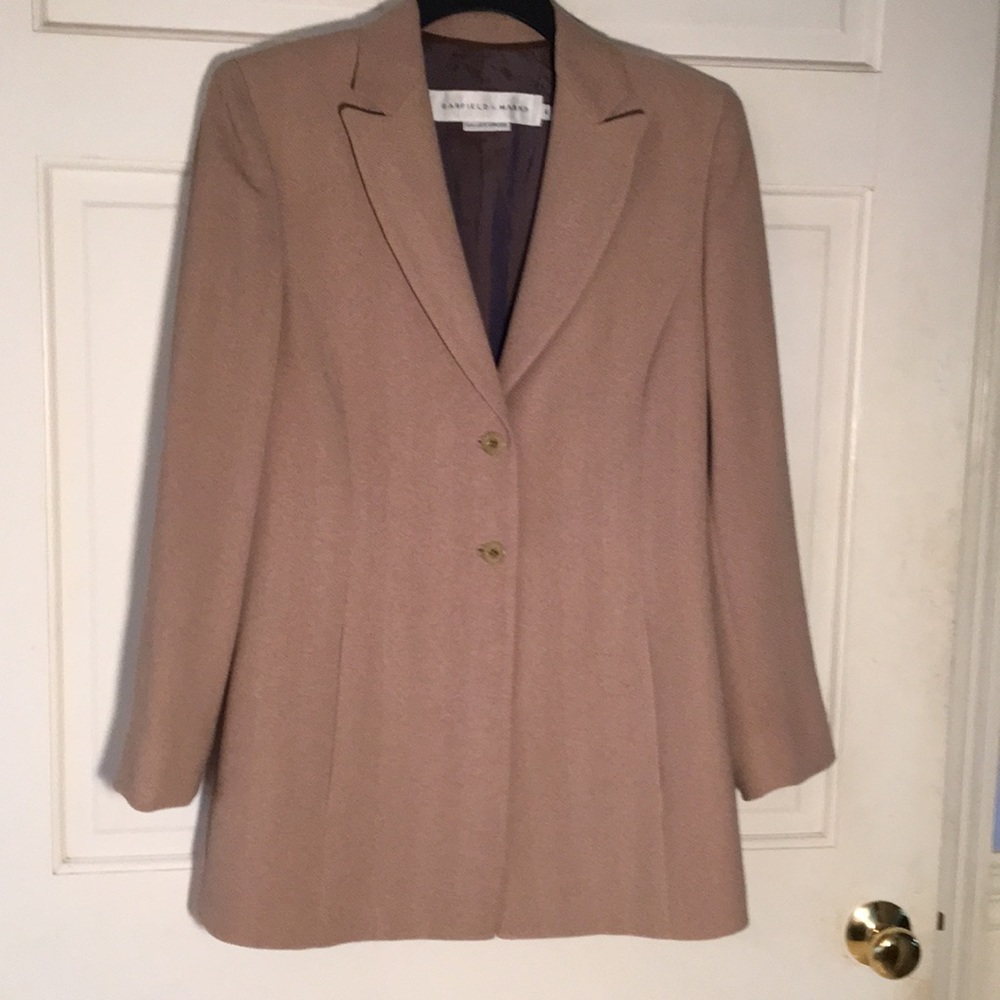 Garfield And Marks Size 4 Beige 2 Buttoned Blazer - image 1